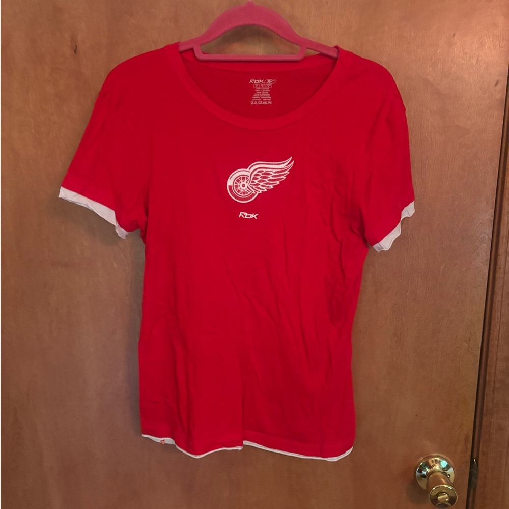 Reebok Red Wings Hockey Graphic Tee Glittery Winged Wheel logo Size L